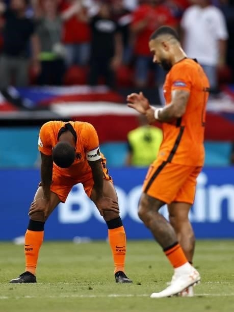 Georginio Wijnaldum of Holland, Memphis Depay of Holland disappointed during the UEFA EURO 2020 match between the Netherlands and the Czech Republic...