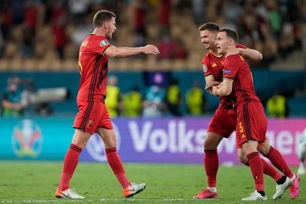 Belgium's defender Jan Vertonghen celebrates the win with Belgium's defender Thomas Vermaelen and Belgium's midfielder Leander Dendoncker during the...