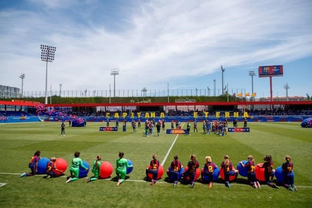 Barcelona players during Vicky Losada tribute after the Primera Iberdrola match between FC Barcelona and SD Eibar at Johan Cruyff Stadium in...