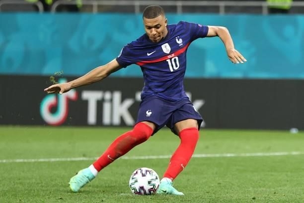 France's forward Kylian Mbappe fails to convert a penalty during the UEFA EURO 2020 round of 16 football match between France and Switzerland at the...