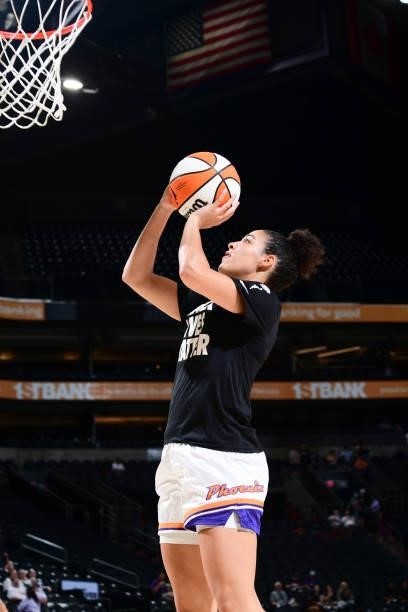 Kia Nurse of the Phoenix Mercury warms up before the game against the Minnesota Lynx on June 30, 2021 at Phoenix Suns Arena in Phoenix, Arizona. NOTE...