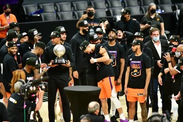 Assistant Coach, Willie Green of the Phoenix Suns hugs Devin Booker of the Phoenix Suns after the game against the LA Clippers during Game 6 of the...