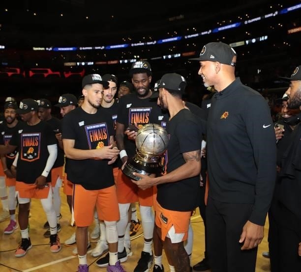 Devin Booker, Deandre Ayton, Cameron Payne and Head Coach Monty Williams of the Phoenix Suns hold the Western Conference Finals Trophy during Game 6...