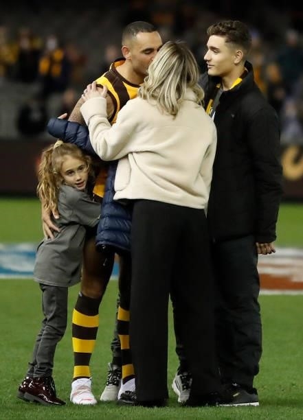 Shaun Burgoyne of the Hawks receives kiss from wife Amy as children Nixie and Ky look on during the 2021 AFL Round 16 match between the Hawthorn...