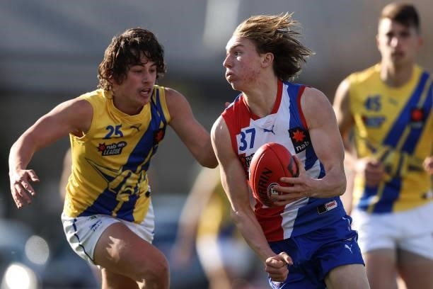 Max Walton of the Power runs with the ball during the NAB League match between Gippsland Power and the Western Jets at Morwell Football Ground on...