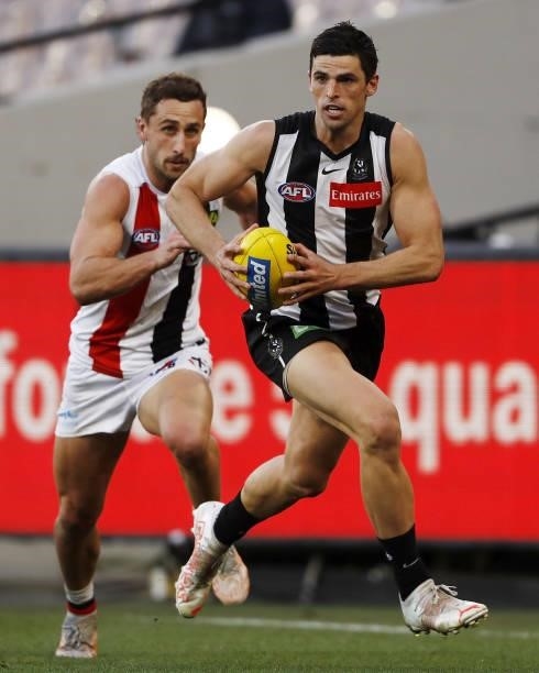Scott Pendlebury of the Magpies in action during the 2021 AFL Round 16 match between the Collingwood Magpies and the St Kilda Saints at the Melbourne...