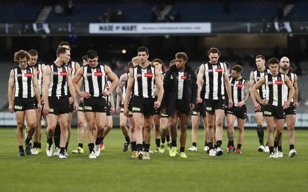 Collingwood leave the field after a loss during the 2021 AFL Round 16 match between the Collingwood Magpies and the St Kilda Saints at the Melbourne...
