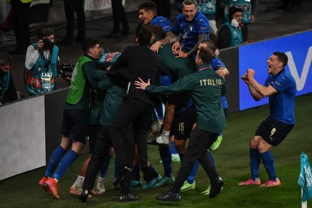 Italy players celebrate the win at penalty shoot out with Spain during the UEFA Euro 2020 Championship Semi-final match between Italy and Spain at...