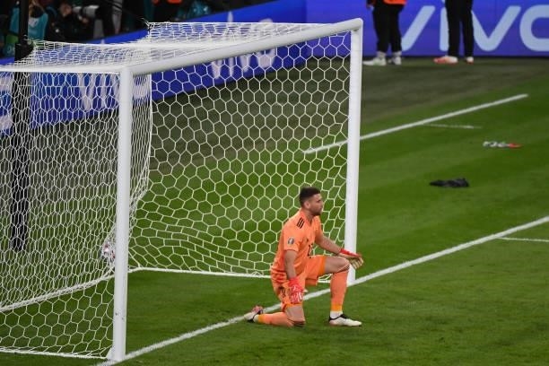 Unai Simon of Spain cannot stop the penalty kick of Jorginho of Italy at penalty shoot out during the UEFA Euro 2020 Championship Semi-final match...
