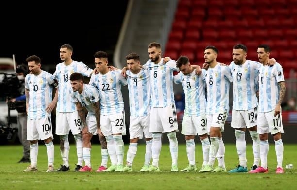 Players of Argentina line up for a penalty shootout during the semifinal match against Colombia as part of Conmebol Copa America Brazil 2021 at Mane...