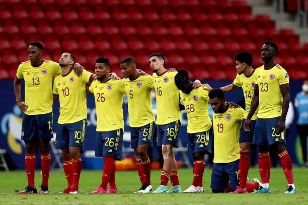 Players of Colombia line up for a penalty shootout during the semifinal match against Argentina as part of Conmebol Copa America Brazil 2021 at Mane...