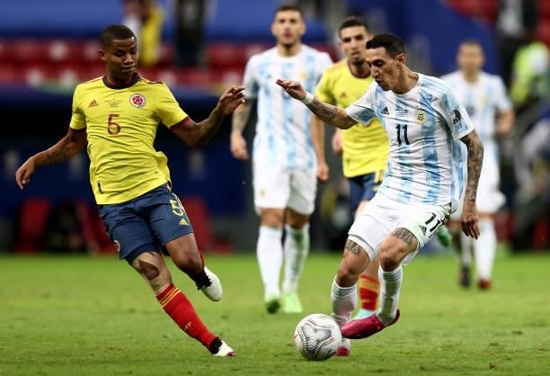Angel Di Maria of Argentina competes for the ball with Wilmar Barrios of Colombia during the Conmebol Copa America Brazil 2021 semi-final between...