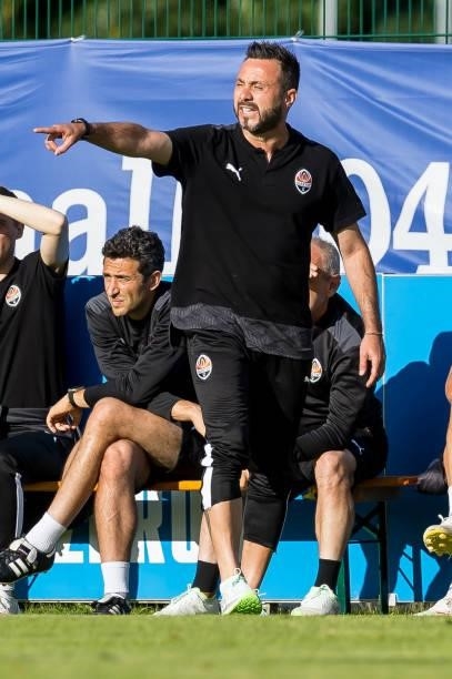 Head coach Roberto De Zerbi of Shakhtar Donetsk gestures during the Pre-Season Friendly match between FC Schalke 04 and Shakhtar Donetsk at...