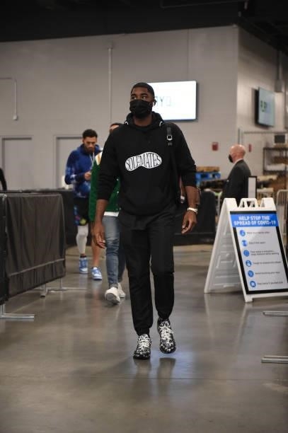 Twaun Moore of the Phoenix Suns arrives for the game against the Milwaukee Bucks during Game Three of the 2021 NBA Finals on July 11, 2021 at Fiserv...