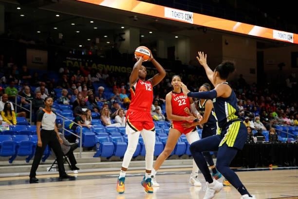 Chelsea Gray of the Las Vegas Aces shoots the ball against the Dallas Wings on July 11, 2021 at the College Park Center in Arlington, TX. NOTE TO...