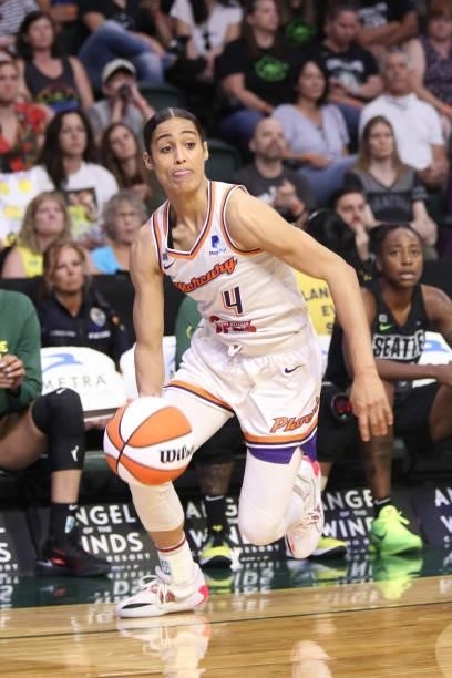 Skylar Diggins-Smith of the Phoenix Mercury handles the ball against the Seattle Storm on July 11, 2021 at the Angel of the Winds Arena, in Everett,...