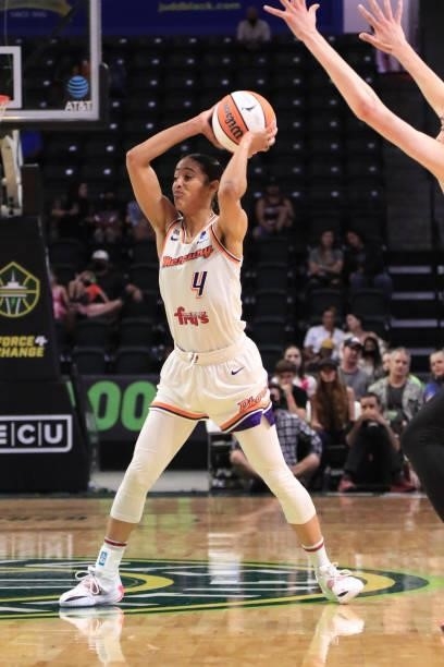Skylar Diggins-Smith of the Phoenix Mercury passes the ball against the Seattle Storm on July 11, 2021 at the Angel of the Winds Arena, in Everett,...