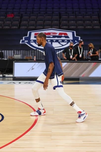 Kevin Durant of the USA Men's National Team warms up before the game against the Nigeria Men's National Team on July 10, 2021 at Michelob ULTRA Arena...