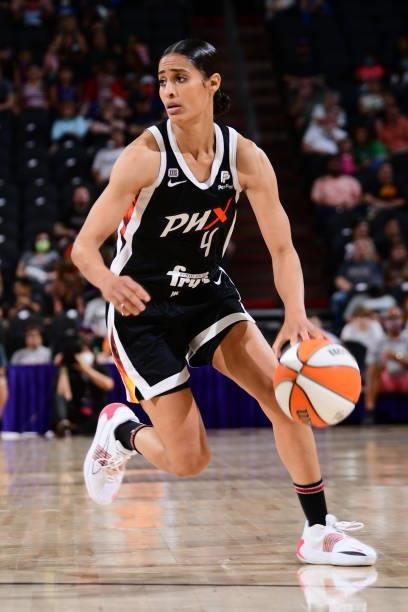 Skylar Diggins-Smith of the Phoenix Mercury dribbles the ball during the game against the Seattle Storm on July 9, 2021 at Phoenix Suns Arena in...