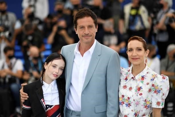 Us actress Suzanna Son, Us actor Simon Rex and Us actress Bree Elrod pose during a photocall for the film "Red Rocket