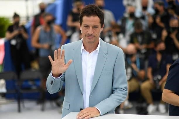 Actor Simon Rex waves during a photocall for the film "Red Rocket