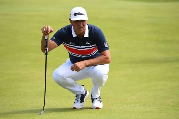 Golfer Gary Woodland lines up his putt on the 6th green during his first round on day one of The 149th British Open Golf Championship at Royal St...