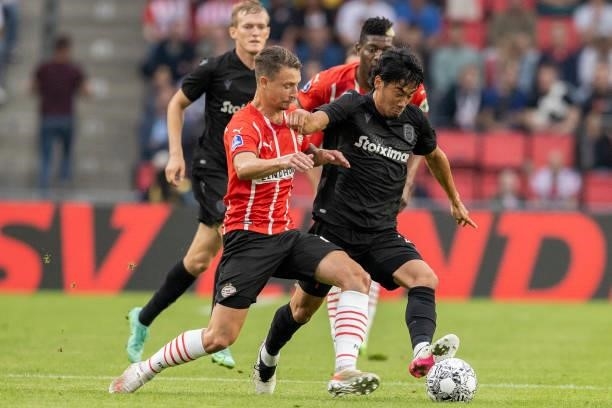Olivier Boscagli of PSV Eindhoven and Shinji Kagawa of PAOK FC battle for the ball during the Pre-Season Friendly match between PSV Eindhoven and...