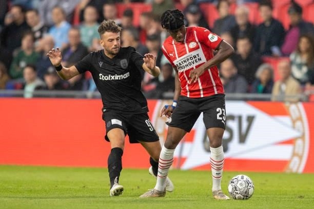 Lazaros Lamprou of PAOK FC and Noni Madueke of PSV Eindhoven battle for the ball during the Pre-Season Friendly match between PSV Eindhoven and PAOK...