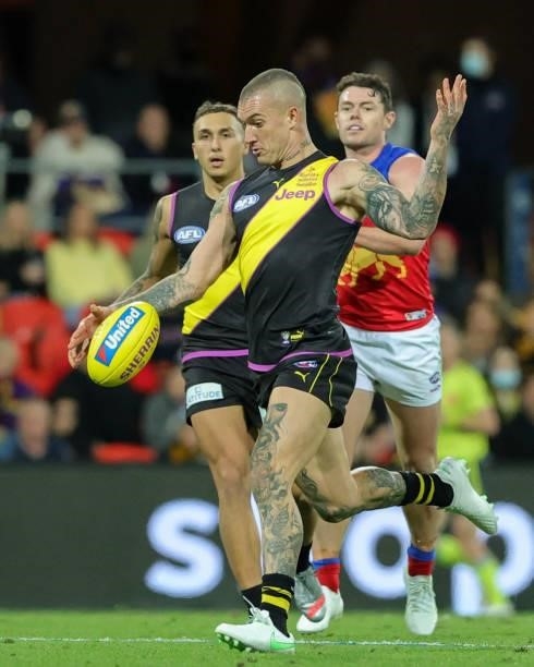 Dustin Martin finds a target during the 2021 AFL Round 18 match between the Richmond Tigers and the Brisbane Lions at Metricon Stadium on July 16,...