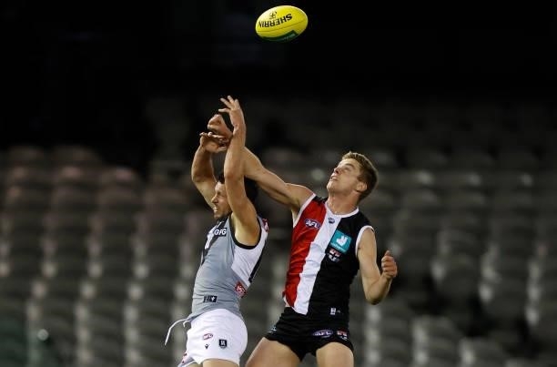 Travis Boak of the Power and Thomas Highmore of the Saints compete for the ball during the 2021 AFL Round 18 match between the St Kilda Saints and...