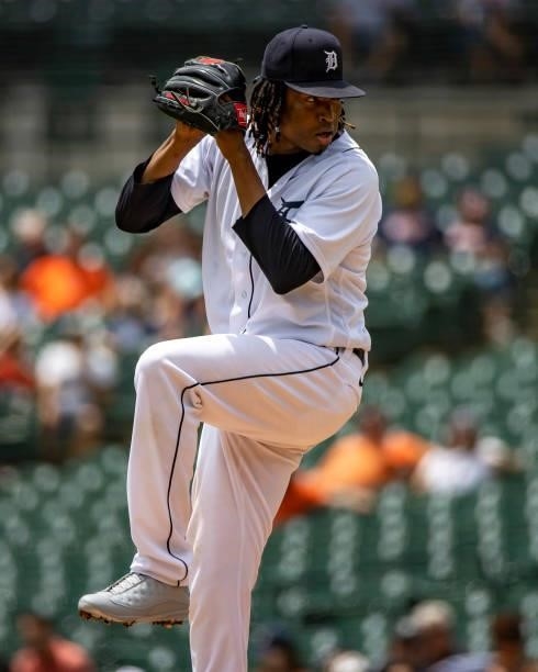 Starting pitcher Juan Nieves of the Detroit Tigers throws in the first inning against the Minnesota Twins during game one of a double header at...