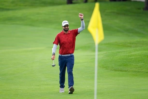 Tom Whitney is applauded for his military service during the third round of the Memorial Health Championship presented by LRS at Panther Creek...