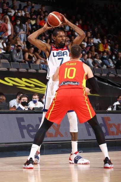 Kevin Durant of the USA Men's National Team handles the ball during the game against the Spain Men's National Team on July 18, 2021 at Michelob ULTRA...