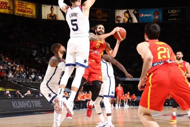 Ricky Rubio of the Spain Men's National Team passes the ball to Alex Abrines of the Spain Men's National Team during the game against the USA Men's...