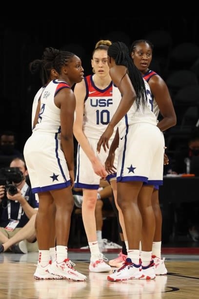 Breanna Stewart of the USA Basketball Womens National Team huddles with Chelsea Gray and Sylvia Fowles during the game against the Nigeria Women's...