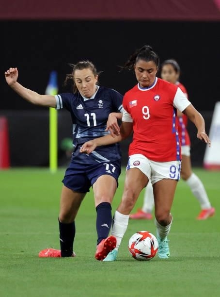 Britain's midfielder Caroline Weir vies with Chile's forward Maria Jose Urrutia during the Tokyo 2020 Olympic Games women's group E first round...