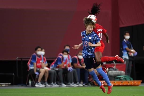 Japan's midfielder Jun Endo vies with Canada's defender Ashley Lawrence during the Tokyo 2020 Olympic Games women's group E first round football...