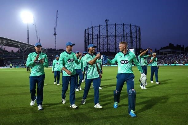 Sam Billings of the Oval Invincibles celebrates with his team mates following The Hundred match between Oval Invincibles Men and Manchester Originals...