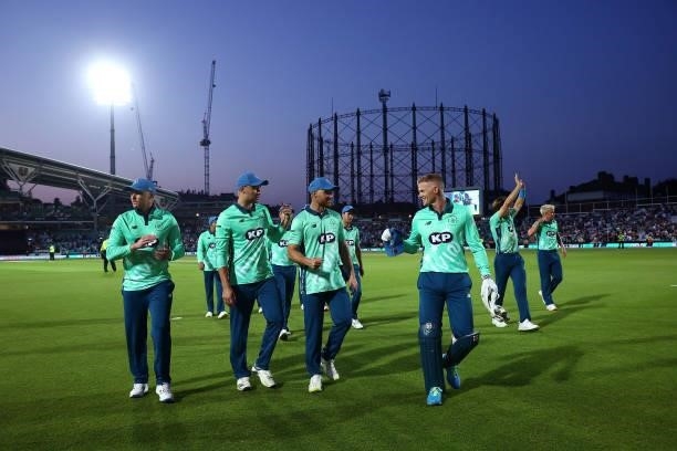 Sam Billings of the Oval Invincibles celebrates with his team mates following The Hundred match between Oval Invincibles Men and Manchester Originals...