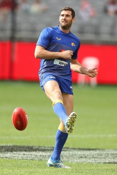 Jack Darling of the Eagles warms up before the 2021 AFL Round 19 match between the West Coast Eagles and the St Kilda Saints at Optus Stadium on July...