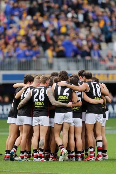 The Saints form a huddle during the 2021 AFL Round 19 match between the West Coast Eagles and the St Kilda Saints at Optus Stadium on July 24, 2021...