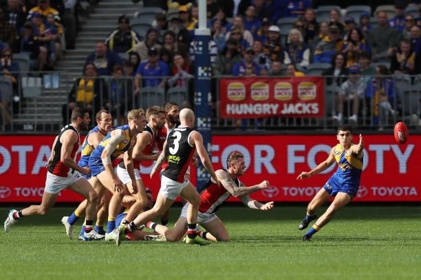 Tim Membrey of the Saints handpasses the ball during the 2021 AFL Round 19 match between the West Coast Eagles and the St Kilda Saints at Optus...