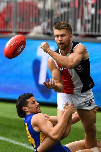 Dan Butler of the Saints handpasses the ball during the 2021 AFL Round 19 match between the West Coast Eagles and the St Kilda Saints at Optus...