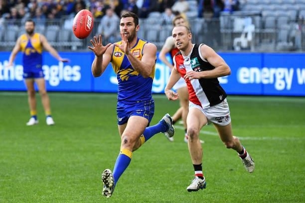 Jack Darling of the Eagles marks the ball during the 2021 AFL Round 19 match between the West Coast Eagles and the St Kilda Saints at Optus Stadium...