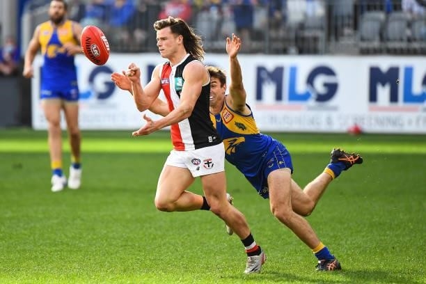 Jack Sinclair of the Saints handpasses the ball during the 2021 AFL Round 19 match between the West Coast Eagles and the St Kilda Saints at Optus...