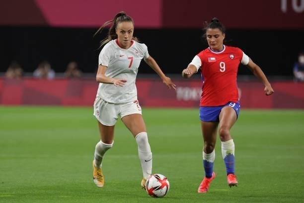 Canada's midfielder Julia Grosso vies with Chile's forward Maria Jose Urrutia during the Tokyo 2020 Olympic Games women's group E first round...