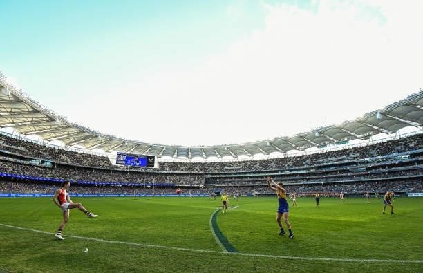 Max King of the Saints kicks the ball during the 2021 AFL Round 19 match between the West Coast Eagles and the St Kilda Saints at Optus Stadium on...
