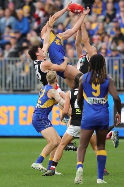Jack Darling of the Eagles tries to mark during the 2021 AFL Round 19 match between the West Coast Eagles and the St Kilda Saints at Optus Stadium on...