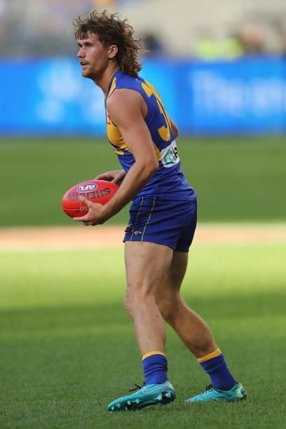 Connor West of the Eagles looks to pass the ball during the 2021 AFL Round 19 match between the West Coast Eagles and the St Kilda Saints at Optus...