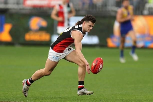 Jack Sinclair of the Saints paddle the ball during the 2021 AFL Round 19 match between the West Coast Eagles and the St Kilda Saints at Optus Stadium...